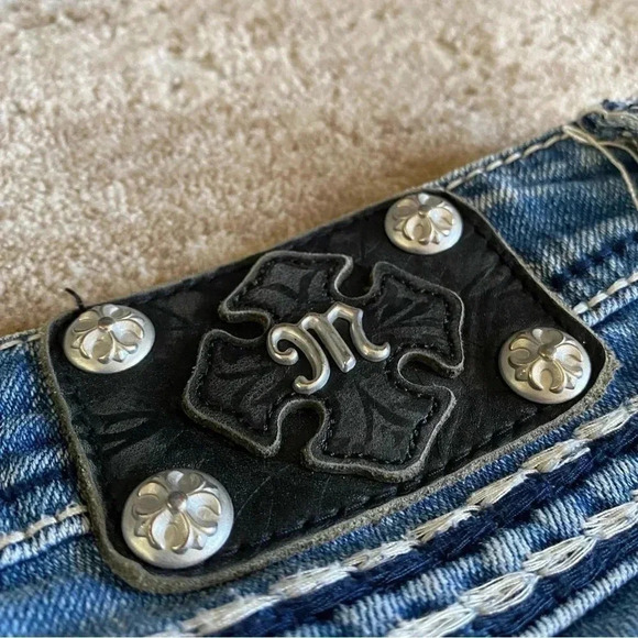 Miss Me Easy Capri Rhinestone Embellished Rear Pockets Western Straight Leg Jean - Picture 13 of 14